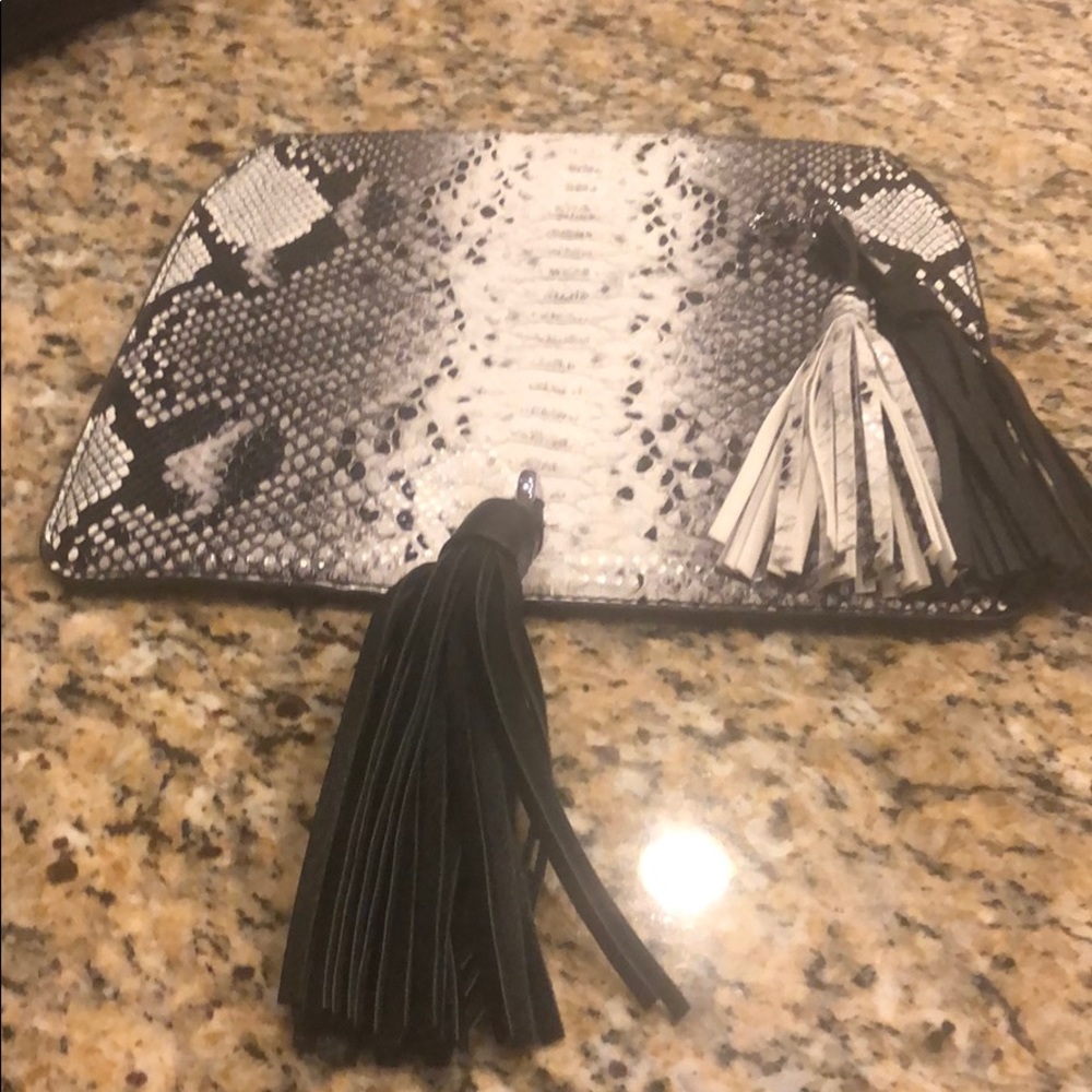 Magnolia and Vine Versa Flap